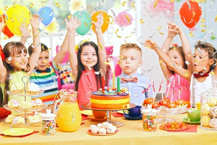 Organizzare una festa di compleanno in casa o al parco