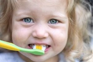 pulizia dei denti nei bambini